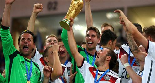 اللاعبون الألمان يبيعون قمصانهم وأحذيتهم في المزاد لأهداف خيرية 